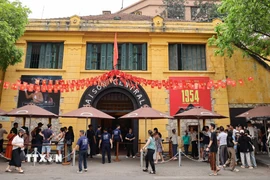 Di tích nhà tù Hỏa Lò là “Địa chỉ đỏ,” nơi giáo dục truyền thống yêu nước, cách mạng tới mọi tầng lớp nhân dân, đặc biệt là thế hệ trẻ. (Ảnh: Thanh Tùng/TTXVN)