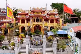 Cơ sở thờ tự trong nội dung clip do TikToker đăng tải không phải là di tích đền Tranh được Bộ Văn hóa, Thể thao và Du lịch xếp hạng cấp Quốc gia. (Ảnh được cắt từ clip)