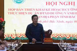 Chủ tịch UBND thành phố Bắc Ninh Nguyễn Mạnh Hiếu phát biểu ý kiến. (Ảnh: Thanh Thương/TTXVN)