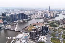 Cầu Ba Son, cầu Thủ Thiêm và cầu Sài Gòn - 3 cây cầu bắc qua sông Sài Gòn nối tiếp nhau ở khu vực trung tâm Thành phố, kết nối với thành phố Thủ Đức. (Ảnh: Hồng Đạt/TTXVN)