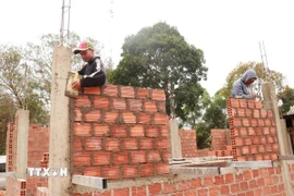 Một hộ dân ở xã Lìa, huyện Hướng Hóa, tỉnh Quảng Trị, được hỗ trợ xây dựng mới về nhà ở theo Chương trình xóa nhà tạm, nhà dột nát. (Ảnh: Nguyên Lý/TTXVN)