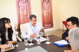 Nguyên Đại sứ Cuba tại Việt Nam Fredesman Turó González chia sẻ kinh nghiệm trong các hoạt động vun đắp tình đoàn kết, hữu nghị với Việt Nam. (Ảnh: Việt Hùng/TTXVN)