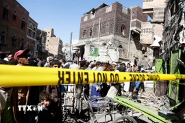 Hiện trường một vụ không kích của Mỹ tại Sanaa, Yemen. (Ảnh: THX/TTXVN)
