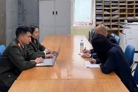 Phòng An ninh mạng và phòng, chống tội phạm sử dụng công nghệ cao làm việc với các trường hợp vi phạm. (Nguồn: báo Công an Nhân dân)