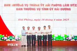 Lãnh đạo hai địa phương Hải Phòng và Hải Dương thể hiện sự đoàn kết, quyết tâm cao. (Ảnh: TTXVN phát)