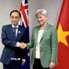 Bộ trưởng Ngoại giao Lê Hoài Trung gặp Bộ trưởng Ngoại giao Australia Penny Wong. (Ảnh: TTXVN phát)