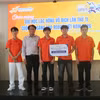 Các thành viên đội LF-FOF (Trường đại học Lạc Hồng, thành phố Đồng Nai) được khen thưởng sau khi xuất sắc giành ngôi vô địch Robocon Việt Nam 2026. (Ảnh: Lê Xuân/TTXVN)
