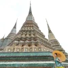 Khách du lịch tham quan Chùa Wat Pho ở Bangkok, Thái Lan. (Ảnh: THX/TTXVN)