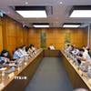 Đoàn đại biểu Quốc hội các tỉnh An Giang và Quảng Trị thảo luận ở tổ. (Ảnh: Doãn Tấn/TTXVN)