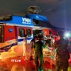 Trực thăng hạ cánh tại Bệnh viện Quân y 175 để lực lượng y tế tiếp nhận, đưa bệnh nhân vào theo dõi và điều trị. (Ảnh: TTXVN phát)