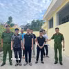 Nhóm đối tượng bị bắt giữ. (Ảnh TTXVN phát)
