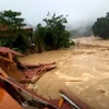 Nhà dân ở xã Nhôn Mai bị lũ cuốn trôi. (Ảnh: TTXVN phát)