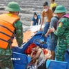 Bộ đội biên phòng Ngọc Vừng tiếp cứu người bị nạn trên biển. (Ảnh: TTXVN phát)
