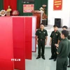 Tiểu đoàn Huấn luyện-Cơ động 2 kiểm tra cơ sở vật chất đảm bảo cho Ngày bầu cử sớm. (Ảnh Hồng Hiếu/TTXVN)
