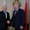 Tổng thống Belarus Alexander Lukashenko (phải) và Tổng thống Nga Vladimir Putin tại cuộc gặp ở Minsk, ngày 23/5/2024. (Ảnh: AFP/TTXVN)