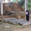 Đền tháp tại gò 1A rất đồ sộ, nơi có bệ thờ đặt bộ linh vật Linga-Yoni lớn nhất Đông Nam Á, vẫn bị vùi lầp dưới nền đất suốt nhiều thế kỷ, đến năm 1984 mới bắt đầu phát lộ. (Ảnh: Kha Phạm/TTXVN)