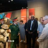 Chủ tịch Quốc hội, Chủ tịch Hội đồng Nhà nước Cuba tham quan Bảo tàng Lịch sử Quân sự Việt Nam. (Ảnh: TTXVN phát)