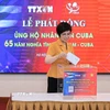 Đồng chí Vũ Việt Trang, Bí thư Đảng uỷ, Tổng Giám đốc TTXVN ủng hộ nhân dân Cuba tại buổi phát động. (Ảnh: Lê Đông/TTXVN)