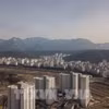 Các tòa nhà chung cư ở phía bắc thủ đô Seoul, Hàn Quốc. (Nguồn: AFP/ TTXVN)