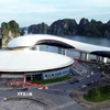 Cung Quy hoạch, hội chợ và triển lãm tỉnh Quảng Ninh (còn gọi là "Cung cá heo") nằm bên bờ vịnh Hạ Long, thuộc phường Hạ Long, có tổng mức đầu tư hơn 1.000 tỷ đồng. (Ảnh: Đức Hiếu/TTXVN)