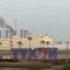 Cột khói bốc lên từ khuôn viên Đại sứ quán Mỹ ở Iraq do trúng tên lửa