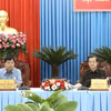Lãnh đạo hai tỉnh An Giang và Kiên Giang. (Ảnh: Thanh Sang/TTXVN))