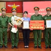 Khen thưởng các lực lượng triệt phá vụ án ma túy quy mô lớn. (Ảnh: Tuấn Anh/TTXVN)