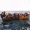Người di cư lênh đênh trên Địa Trung Hải ở ngoài khơi bờ biển thành phố Sfax, Tunisia. (Ảnh: AFP/TTXVN)