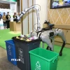 Robot tự gom và phân loại rác mang tên Em bé xanh. (Ảnh: Xuân Vịnh/TTXVN)