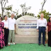 Các đại biểu tại lễ khánh thành Vườn cây hữu nghị tại phường Phú An, Thành phố Hồ Chí Minh. (Ảnh: Xuân Khu/TTXVN)