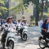 Học sinh, sinh viên diễu hành hưởng ứng tháng hành động an toàn giao thông. (Ảnh: PV/Vietnam+)