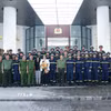 Thượng tướng Lê Văn Tuyến, Thứ trưởng Bộ Công an với đoàn công tác Bộ Công an lên đường thực hiện nhiệm vụ cứu nạn, cứu hộ tại Venezuela. (Ảnh: Phạm Kiên/TTXVN)
