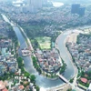Nằm giữa Thủ đô Hà Nội, sông Tô Lịch hiện nay dài 13,4 km. (Ảnh: Thành Phương/TTXVN)