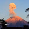 (Tư liệu) Tro bụi phun lên từ núi lửa Semeru, nhìn từ Lumajang, Đông Java, Indonesia. (Ảnh: THX/TTXVN)