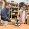 Sau hơn 27 năm sinh sống và lập nghiệp ở Hoa Kỳ, Tiến sĩ Nguyễn Đình Uyên trở về Việt Nam làm giảng viên Khoa Điện-Điện tử, Trường Đại học Quốc tế (Đại học Quốc gia Thành phố Hồ Chí Minh). (Ảnh: TTXVN phát)