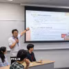 Chủ tịch VPJ - Thạc sỹ Ngô Hà Anh chia sẻ về kinh nghiệm quản lý tài chính cá nhân. (Ảnh: Xuân Giao/TTXVN)