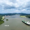 Tàu thuyền di chuyển qua kênh đào Panama gần thành phố Panama ngày 28/8/2024. (Ảnh: THX/TTXVN)