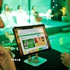 Khu vực trải nghiệm sàn thương mại điện tử nongsan.buudien.vn. (Ảnh: Minh Quyết/TTXVN)