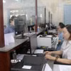 Hoạt động tại Trung tâm Phục vụ hành chính công xã Tây Ninh Hòa. (Ảnh: Đặng Tuấn/TTXVN)