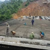 Công nhân thi công xuyên lễ tại công trường thuộc dự án cao tốc Tuyên Quang-Hà Giang (giai đoạn 1). (Ảnh: Hoàng Hải/TTXVN) 