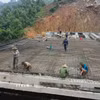 Công nhân thi công xuyên lễ tại công trường thuộc dự án cao tốc Tuyên Quang-Hà Giang (giai đoạn 1). (Ảnh: Hoàng Hải/TTXVN) 