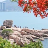 Hòn Chồng, hòn Vợ là địa điểm thu hút du khách khi đến với Nha Trang. (Ảnh: Hoàng Hiếu/TTXVN)