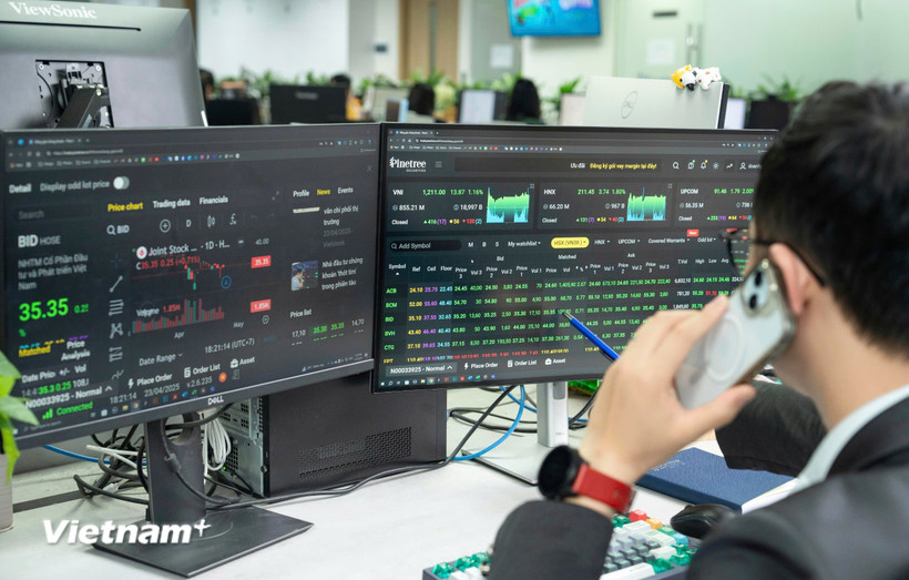 Với thông tin FTSE Russell chính thức nâng hạng thị trường và sự ra mắt của Hợp đồng tương lai VN100, VN-Index đã ghi nhận đà tăng trưởng ấn tượng. (Ảnh: Vietnam+)