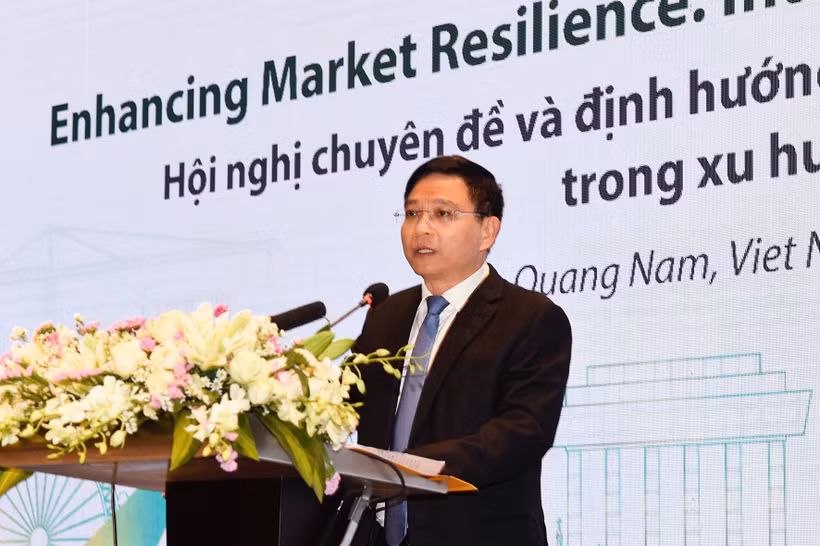 Bộ trưởng Bộ Tài chính Nguyễn Văn Thắng khẳng định dù chịu nhiều tác động từ tình hình toàn cầu, thị trường chứng khoán Việt Nam năm qua vẫn duy trì ổn định, an toàn, thông suốt, thanh khoản tốt và tính minh bạch, bền vững được tăng cường. (Ảnh: Vietnam+)