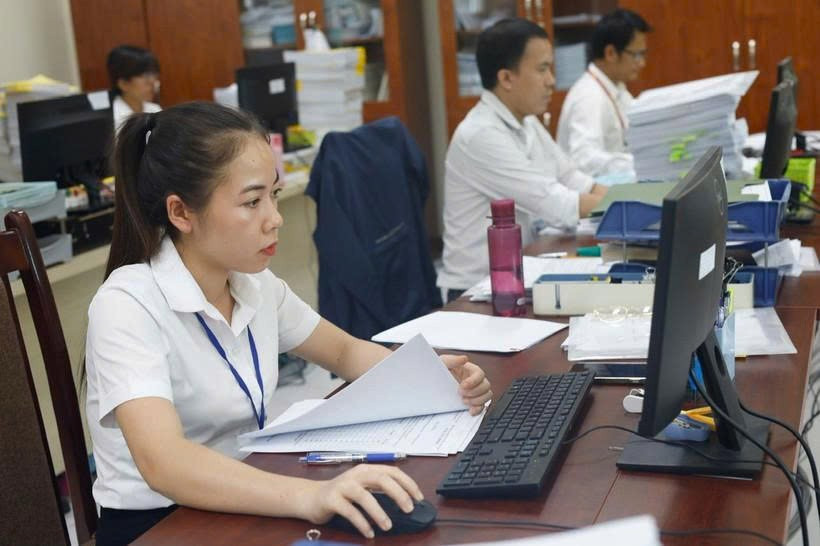 Kết quả lũy kế thu ngân sách Nhà nước trong cân đối đạt hơn 634 nghìn tỷ đồng, xấp xỉ 25,1% so với dự toán năm 2026. (Ảnh: Vietnam+)