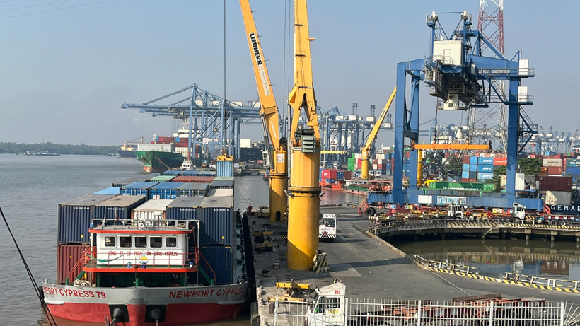 Nhiều doanh nghiệp đa quốc gia đã phải điều chỉnh chiến lược sản xuất và tìm cách dịch chuyển chuỗi cung ứng để né tránh rào cản thuế quan. (Ảnh: Vietnam+)