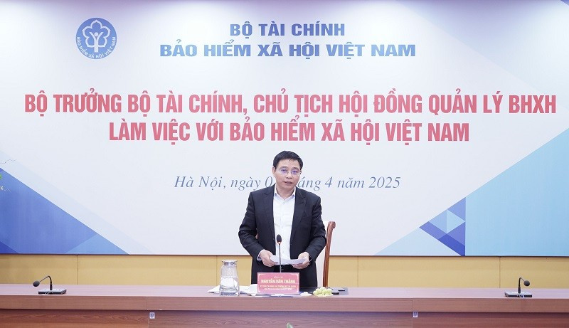 Bộ trưởng Bộ Tài chính Nguyễn Văn Thắng trong vai trò Chủ tịch Hội đồng Quản lý Bảo hiểm xã hội, đã có buổi làm việc quan trọng với lãnh đạo Bảo hiểm xã hội Việt Nam vào sáng ngày 1/4. (Ảnh: Bảo hiểm xã hội)