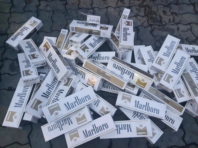 Lực lượng chức năng phát hiện hơn 84.000 bao thuốc lá điếu nhãn hiệu Marlboro không rõ nguồn gốc, trị giá ước tính hơn 2,5 tỷ đồng. (Ảnh: HQ/Vietnam+)