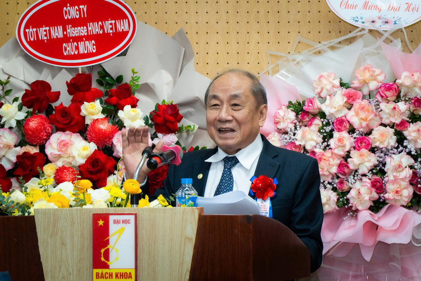 Tiến sỹ Nguyễn Xuân Tiên cho biết nhiệm kỳ tới, Hội sẽ tập trung tư vấn, phản biện để nâng cao hệ số hiệu suất năng lượng tối thiểu (MEPS) đối với máy điều hòa, đề xuất tiêu chuẩn năng lượng cho các dòng máy VRV/VRF và đẩy mạnh dán nhãn năng lượng. (Ảnh: Vietnam+)