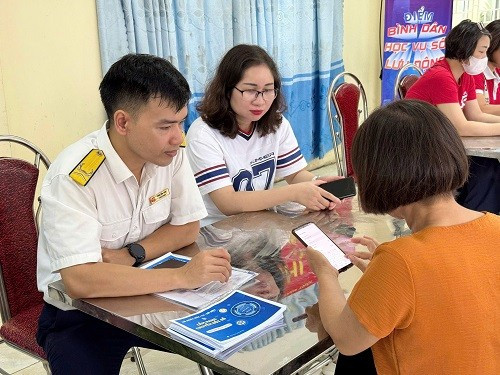 Hộ kinh doanh phải nắm vững việc tuân thủ các quy định về đăng ký kinh doanh, lao động, môi trường và đặc biệt là nghĩa vụ thuế. (Ảnh: Vietnam+)